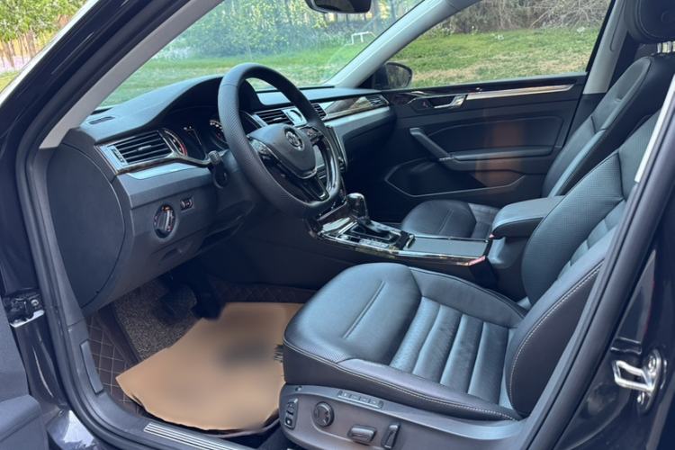 Used Volkswagen Passat 2016 380TSI DSG Ultimate Edition Interior 5