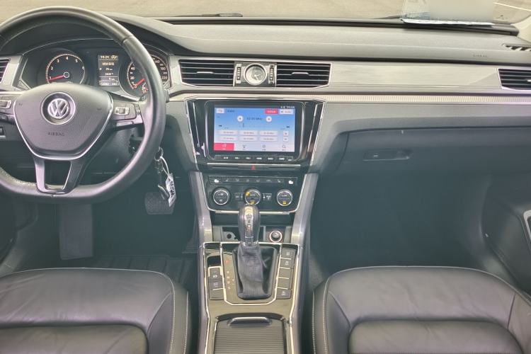 Used Volkswagen Passat 2016 330TSI DSG Luxury Edition Interior 5
