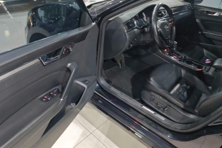 Used Volkswagen Passat 2016 330TSI DSG Prestige Edition Interior 5