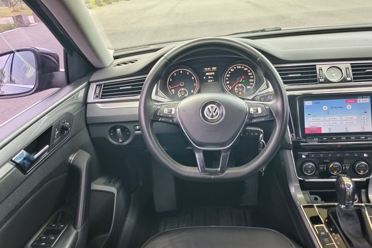 Used Volkswagen Passat 2016 330TSI DSG Luxury Edition Interior 6