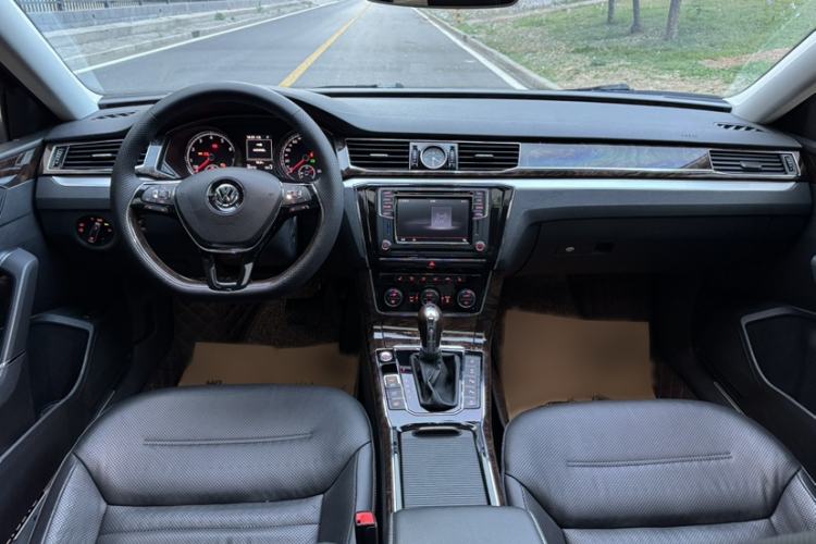Used Volkswagen Passat 2016 380TSI DSG Ultimate Edition Interior 7
