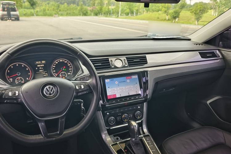 Used Volkswagen Passat 2016 330TSI DSG Luxury Edition Interior 7