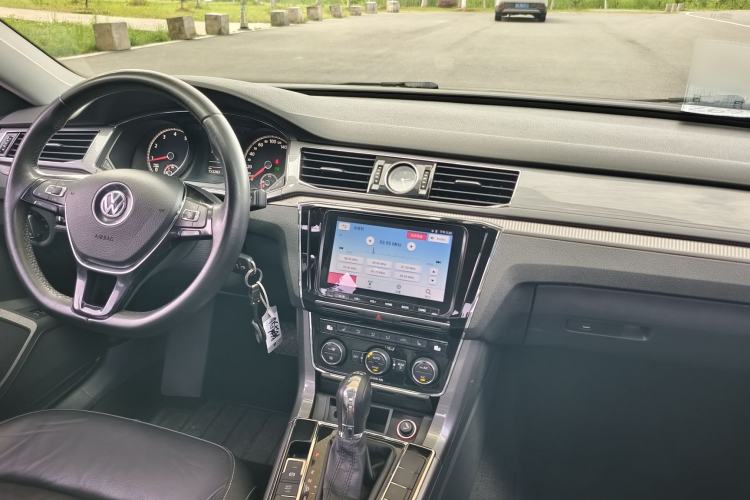 Used Volkswagen Passat 2016 330TSI DSG Luxury Edition Interior 8
