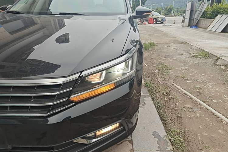 Used Volkswagen Passat 2016 330TSI DSG Luxury Edition Left Front Headlight