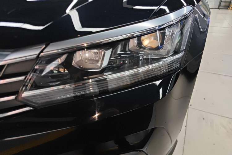 Used Volkswagen Passat 2016 330TSI DSG Luxury Edition Left Front Headlight