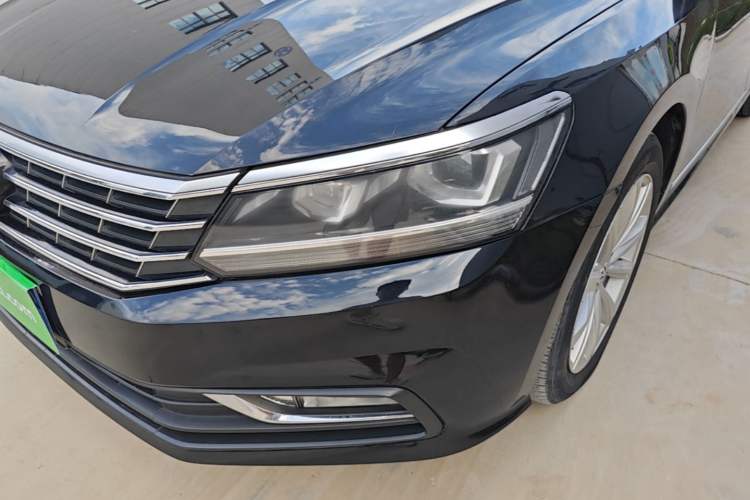 Used Volkswagen Passat 2016 330TSI DSG Luxury Edition Left Front Headlight