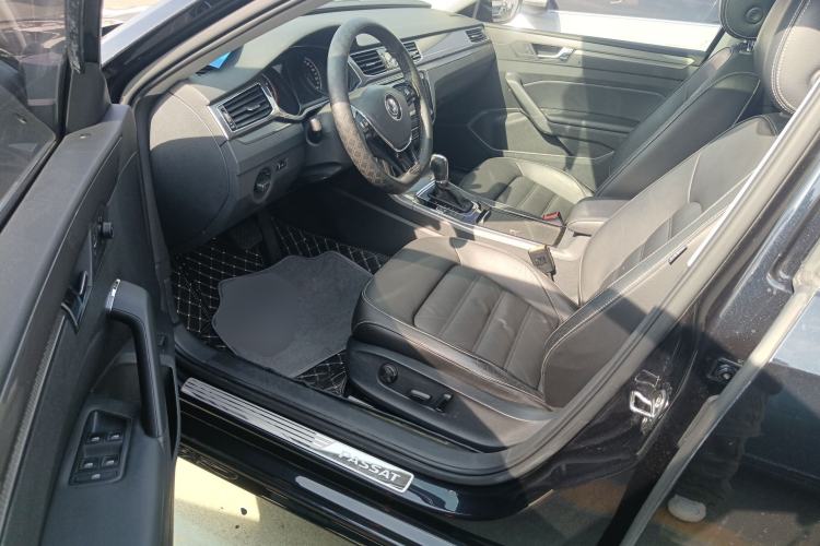 Used Volkswagen Passat 2016 330TSI DSG Luxury Edition Left Front Seat