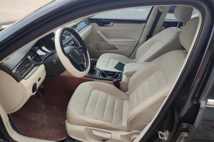Used Volkswagen Passat 2016 280TSI Manual Luxury Edition Left Front Seat