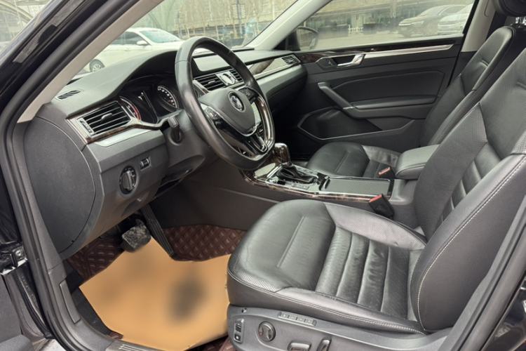 Used Volkswagen Passat 2016 380TSI DSG Ultimate Edition Left Front Seat