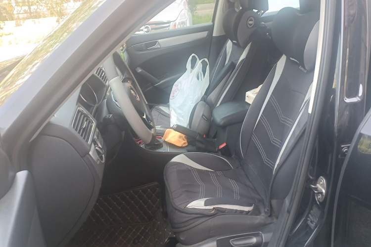 Used Volkswagen Passat  Left Front Seat
