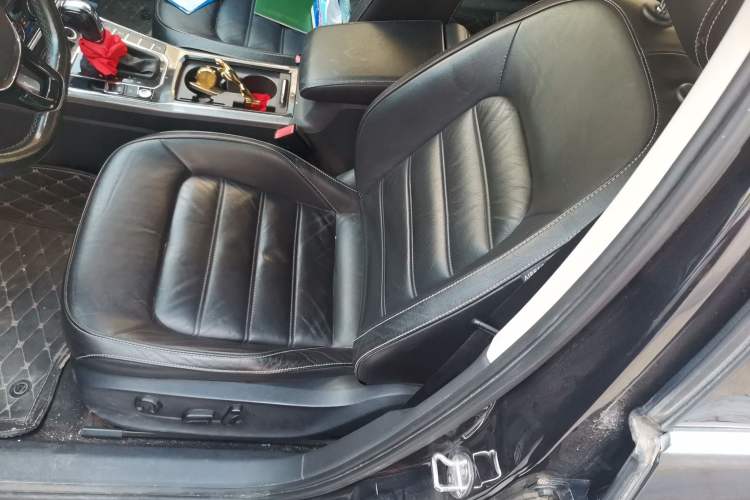 Used Volkswagen Passat 2016 330TSI DSG Luxury Edition Left Front Seat