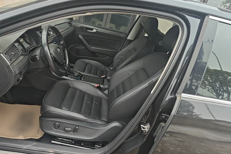 Used Volkswagen Passat 2016 330TSI DSG Luxury Edition Left Front Seat