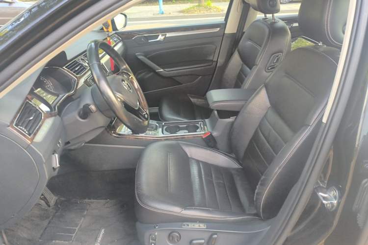 Used Volkswagen Passat 2016 380TSI DSG Ultimate Edition Left Front Seat