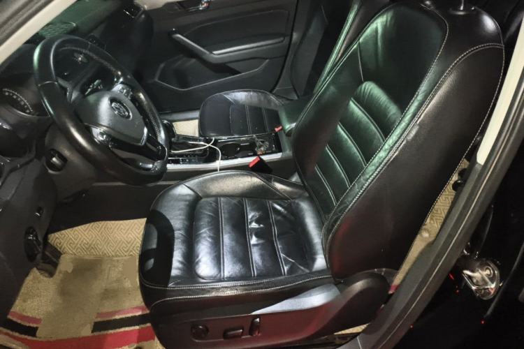 Used Volkswagen Passat 2016 330TSI DSG Luxury Edition Left Front Seat