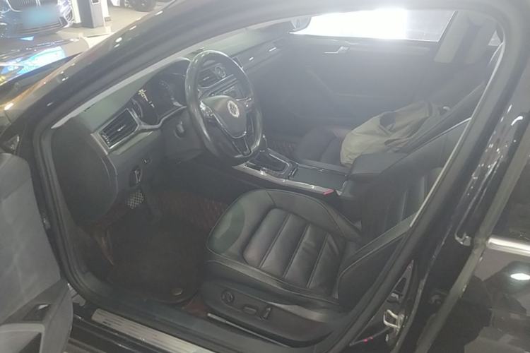 Used Volkswagen Passat 2016 330TSI DSG Luxury Edition Left Front Seat