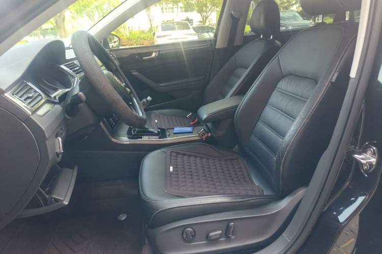 Used Volkswagen Passat 2016 330TSI DSG Luxury Edition Left Front Seat