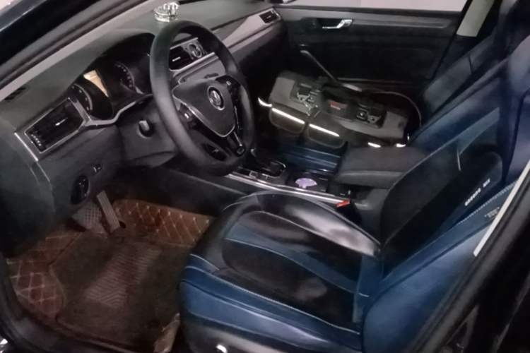 Used Volkswagen Passat  Left Front Seat
