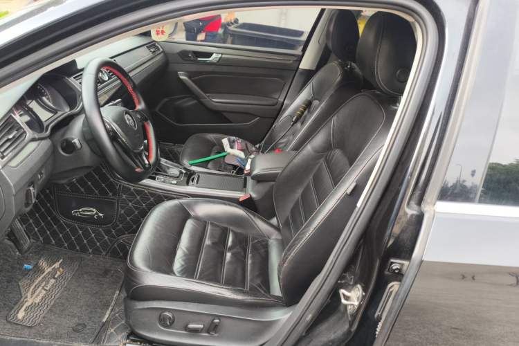 Used Volkswagen Passat 2016 330TSI DSG Luxury Edition Left Front Seat