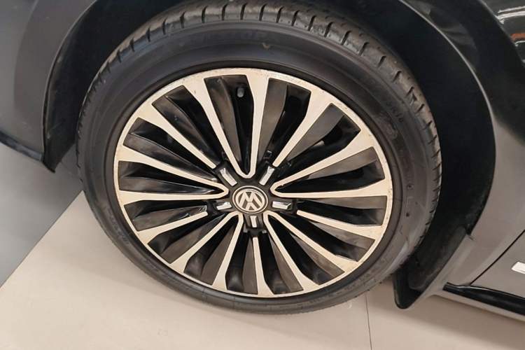 Used Volkswagen Passat 2016 330TSI DSG Prestige Edition Left Front Wheel Hub