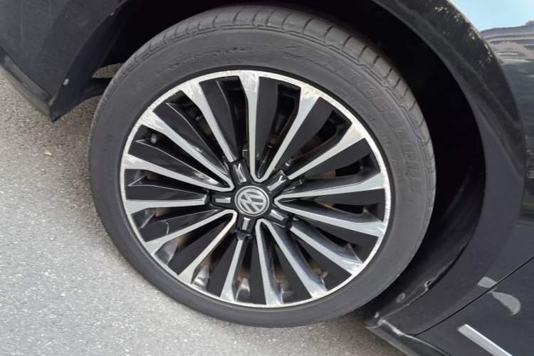 Used Volkswagen Passat 2016 380TSI DSG Prestige Edition Left Front Wheel Hub