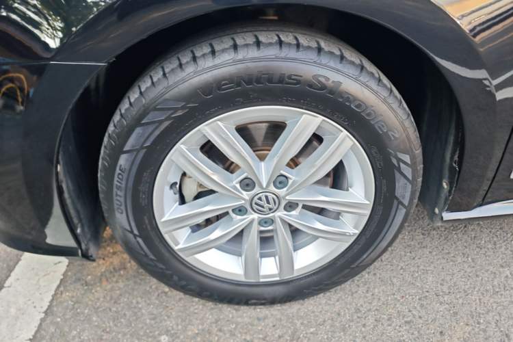Used Volkswagen Passat 2016 330TSI DSG Luxury Edition Left Front Wheel Hub
