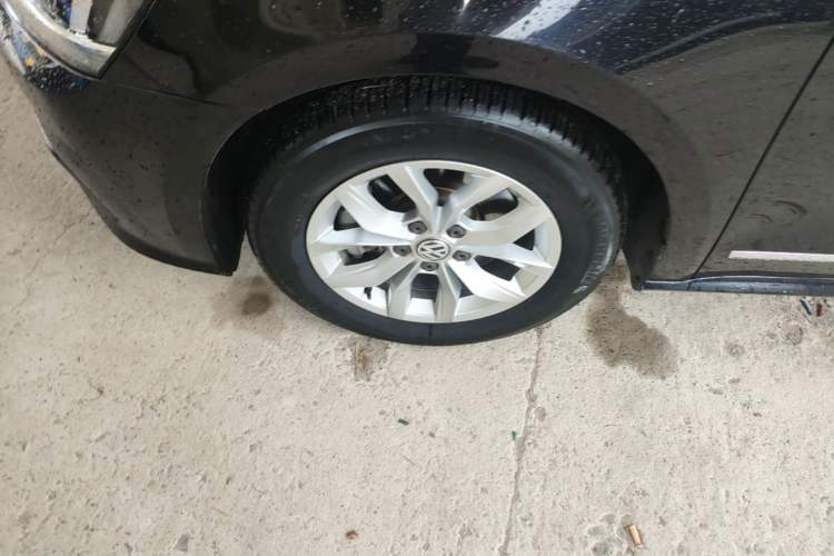 Used Volkswagen Passat 2016 1.8T Government Procurement Version (CEA Engine + 6AT) Left Front Wheel Hub