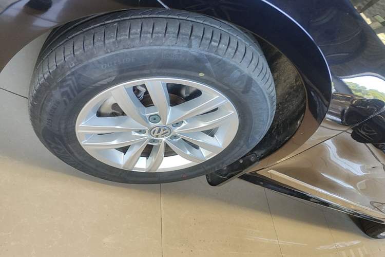 Used Volkswagen Passat 2016 330TSI DSG Luxury Edition Left Front Wheel Hub