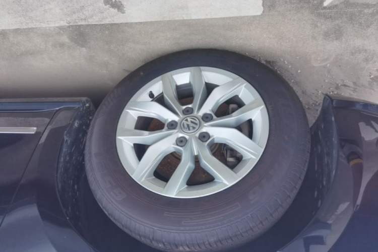 Used Volkswagen Passat 2016 1.8T Government Procurement Version (CEA Engine + 6AT) Left Front Wheel Hub