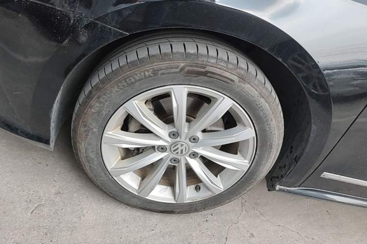 Used Volkswagen Passat 2016 330TSI DSG Luxury Edition Left Front Wheel Hub