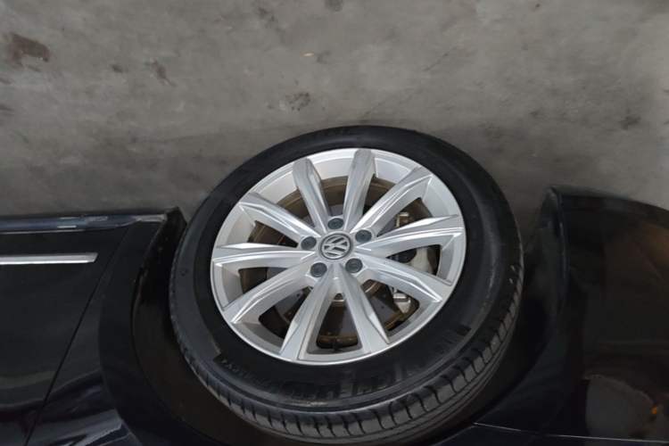 Used Volkswagen Passat 2016 330TSI DSG Prestige Edition Left Front Wheel Hub
