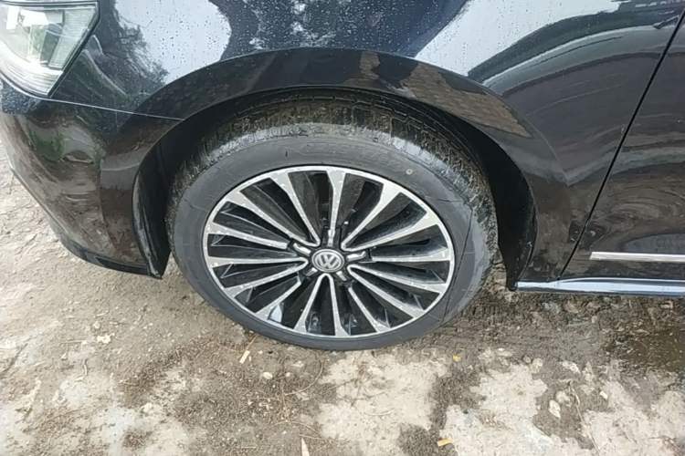 Used Volkswagen Passat 2016 330TSI DSG Prestige Edition Left Front Wheel Hub