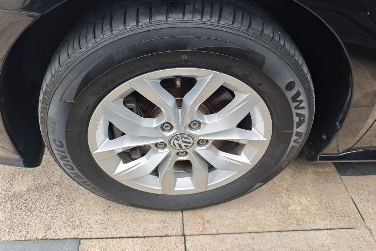 Used Volkswagen Passat 2016 1.8T Government Procurement Version (CEA Engine + 6AT) Left Front Wheel Hub