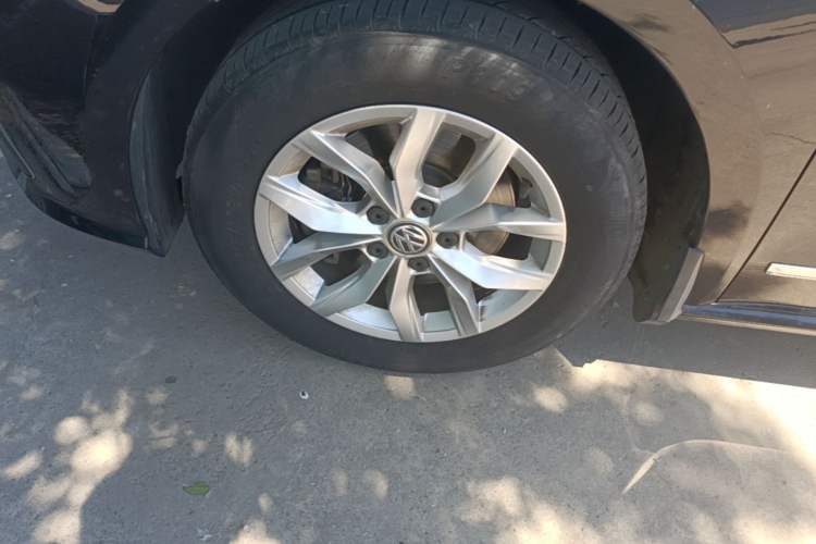 Used Volkswagen Passat 2016 1.8T Government Procurement Version (CEA Engine + 6AT) Left Front Wheel Hub