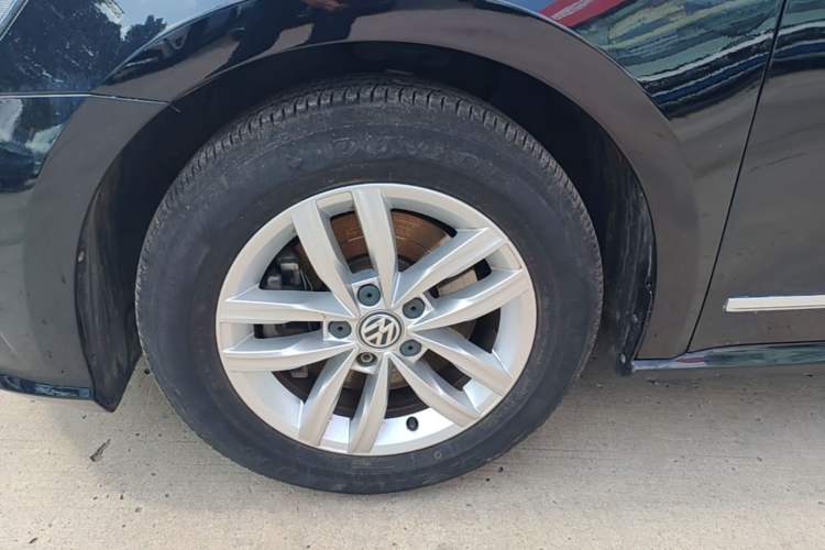 Used Volkswagen Passat 2016 330TSI DSG Luxury Edition Left Front Wheel Hub