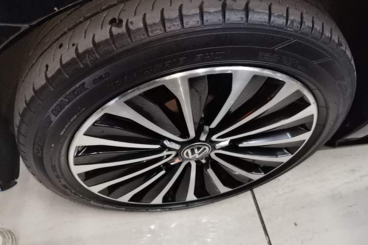 Used Volkswagen Passat 2016 330TSI DSG Prestige Edition Left Front Wheel Hub
