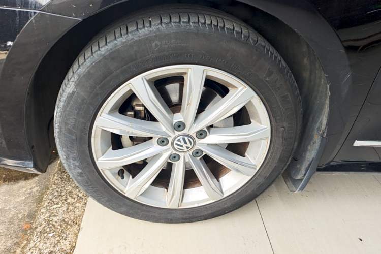 Used Volkswagen Passat 2016 330TSI DSG Luxury Edition Left Front Wheel Hub