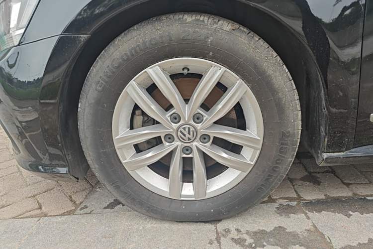 Used Volkswagen Passat 2016 330TSI DSG Luxury Edition Left Front Wheel Hub