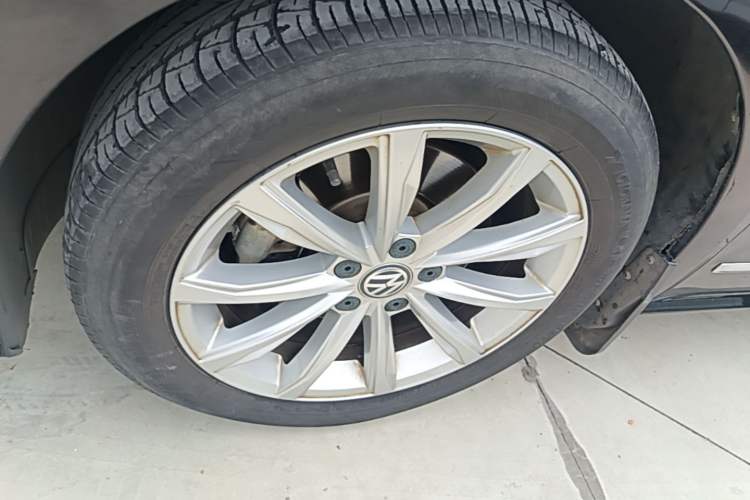 Used Volkswagen Passat 2016 330TSI DSG Prestige Edition Left Front Wheel Hub