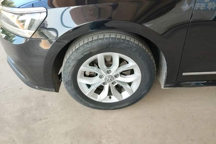 Used Volkswagen Passat 2016 1.8T Government Procurement Version (CEA Engine + 6AT) Left Front Wheel Hub