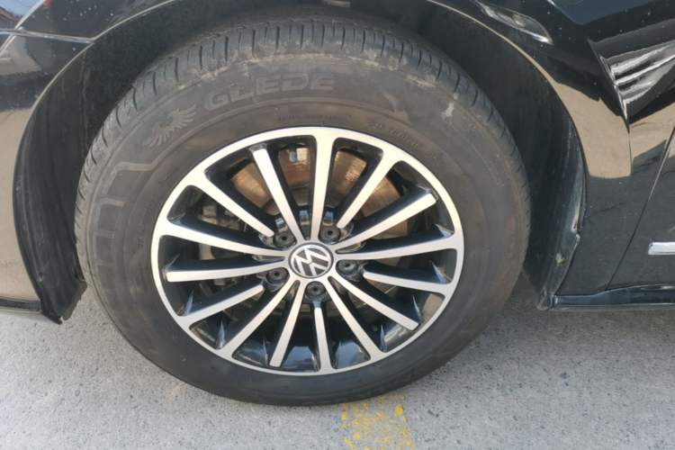 Used Volkswagen Passat 2016 1.8T Government Procurement Version (CEA Engine + 6AT) Left Front Wheel Hub