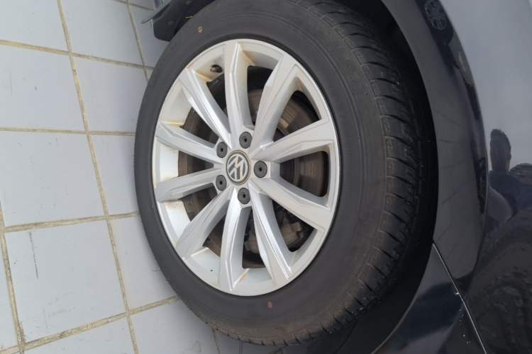 Used Volkswagen Passat 2016 330TSI DSG Luxury Edition Left Front Wheel Hub