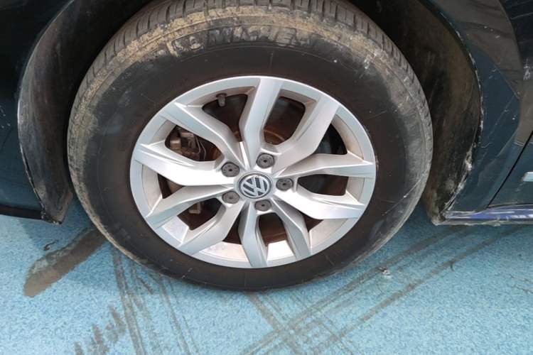 Used Volkswagen Passat 2016 1.8T Government Procurement Version (CEA Engine + 6AT) Left Front Wheel Hub