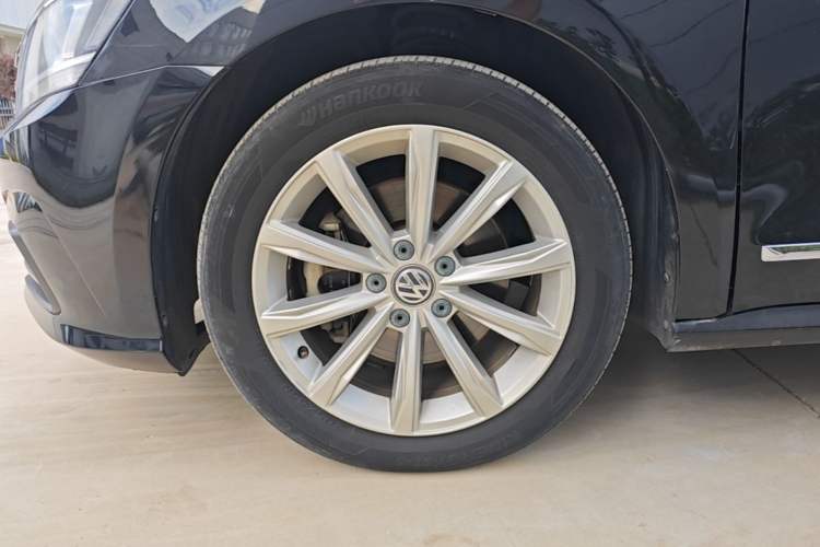 Used Volkswagen Passat 2016 330TSI DSG Luxury Edition Left Front Wheel Hub