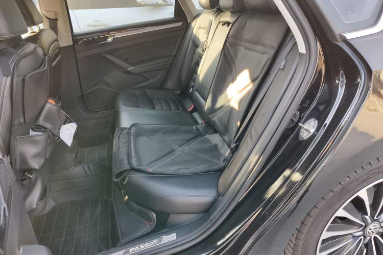 Used Volkswagen Passat 2016 380TSI DSG Ultimate Edition Left Rear Seat