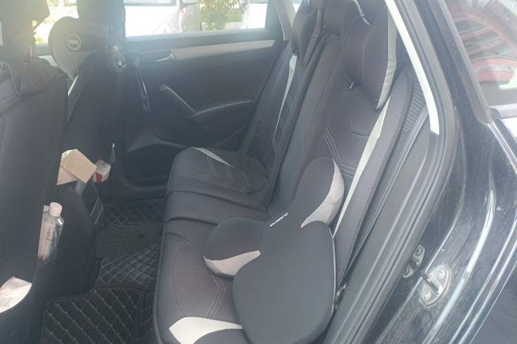Used Volkswagen Passat  Left Rear Seat