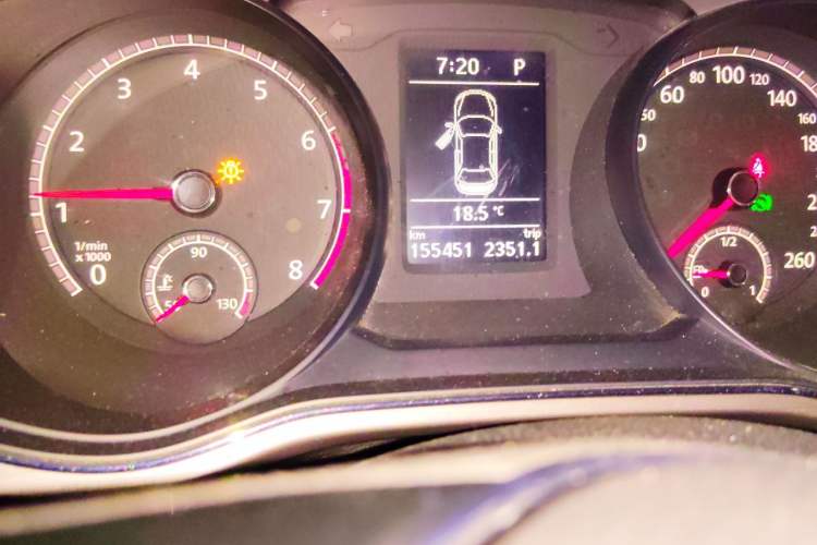 Used Volkswagen Passat 2016 330TSI DSG Luxury Edition Odometer Close Up