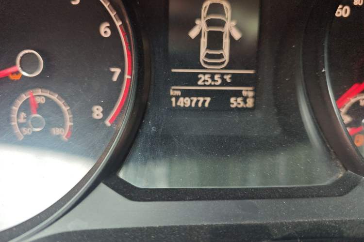 Used Volkswagen Passat 2016 330TSI DSG Luxury Edition Odometer Close Up