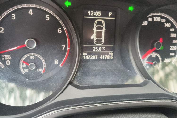 Used Volkswagen Passat 2016 330TSI DSG Luxury Edition Odometer Close Up