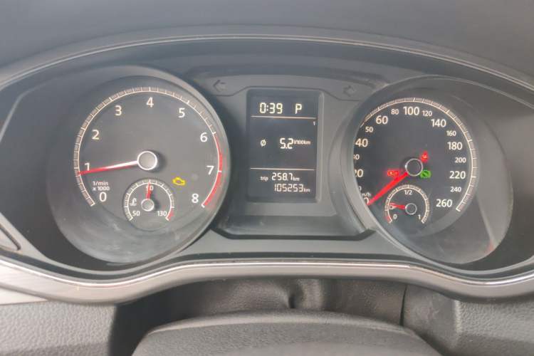 Used Volkswagen Passat 2016 1.8T Government Procurement Version (CEA Engine + 6AT) Odometer Close Up