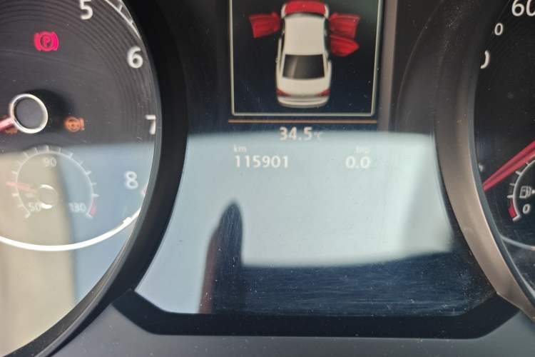 Used Volkswagen Passat 2016 380TSI DSG Ultimate Edition Odometer Close Up